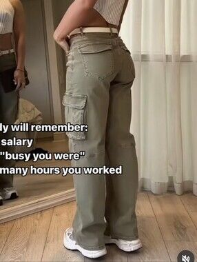 NWOT Fitjeans Pastel Cargo Jeans - Khaki, size Small
